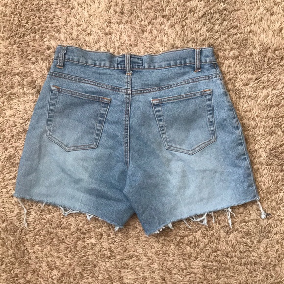 3/$10 🌸High Rise Shorts🌸 - Picture 3 of 5